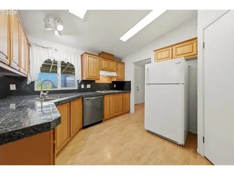 180 Twin Oaks Loop Winston OR 97496