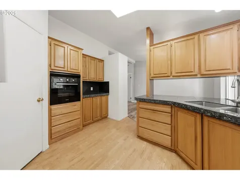 180 Twin Oaks Loop Winston OR 97496