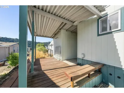 180 Twin Oaks Loop Winston OR 97496
