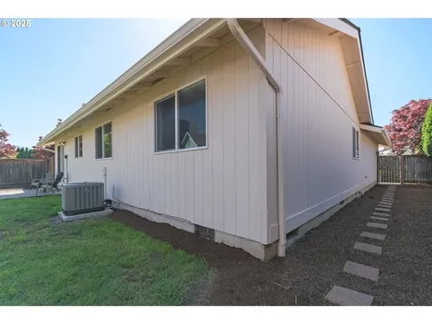 2387 Dale Avenue Eugene OR 97408