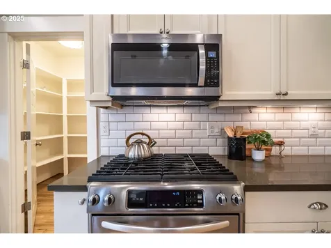 8851 SW 72nd Avenue Portland OR 97223