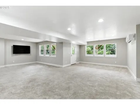 8851 SW 72nd Avenue Portland OR 97223
