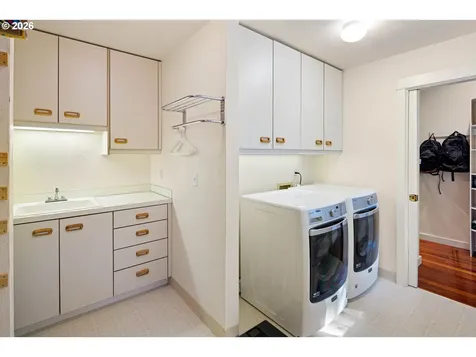 2634 Suncrest Avenue Eugene OR 97405