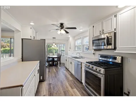 1115 S 6th Street Cottage Grove OR 97424