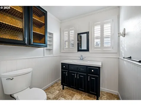 1115 S 6th Street Cottage Grove OR 97424