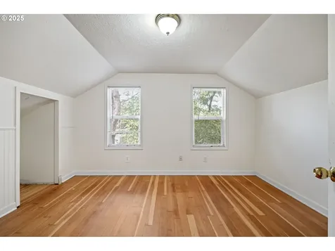 1115 S 6th Street Cottage Grove OR 97424