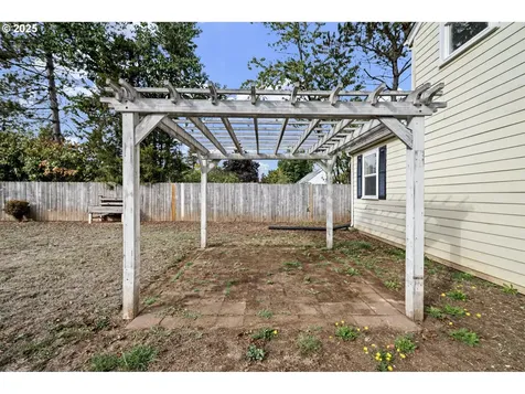 1115 S 6th Street Cottage Grove OR 97424