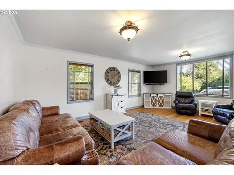 1115 S 6th Street Cottage Grove OR 97424
