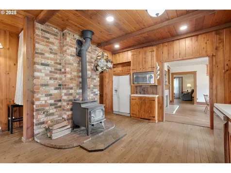 1735 Pine Street Silverton OR 97381