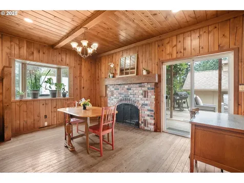 1735 Pine Street Silverton OR 97381