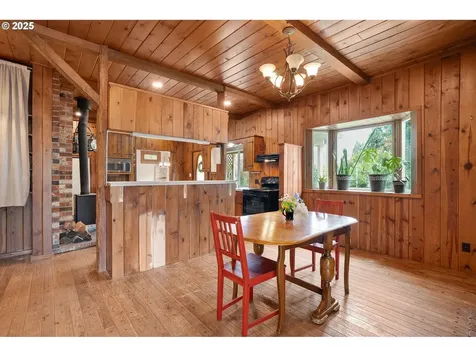 1735 Pine Street Silverton OR 97381
