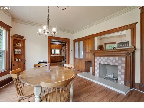 1735 Pine Street Silverton OR 97381