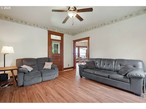 1735 Pine Street Silverton OR 97381