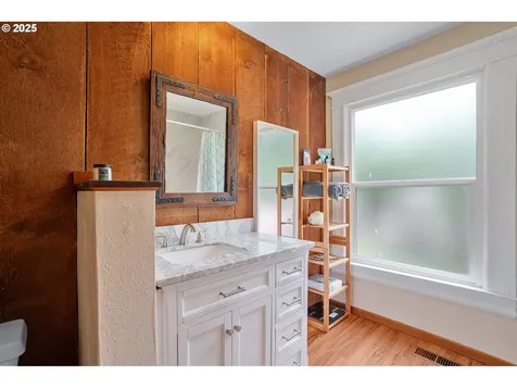 1735 Pine Street Silverton OR 97381