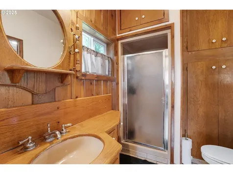 1735 Pine Street Silverton OR 97381