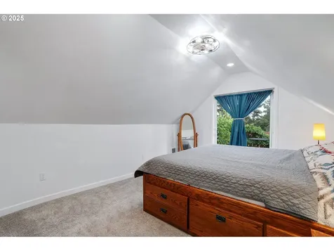 1735 Pine Street Silverton OR 97381