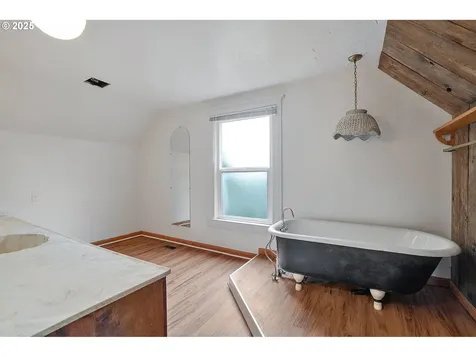 1735 Pine Street Silverton OR 97381