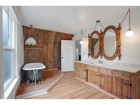 1735 Pine Street Silverton OR 97381