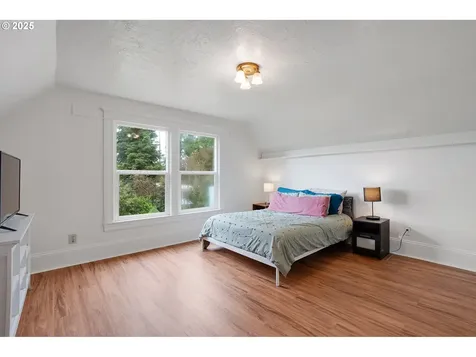 1735 Pine Street Silverton OR 97381