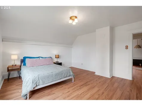 1735 Pine Street Silverton OR 97381