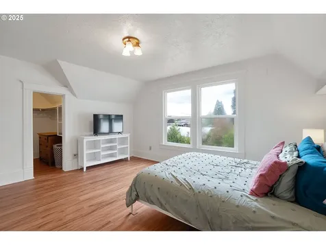 1735 Pine Street Silverton OR 97381