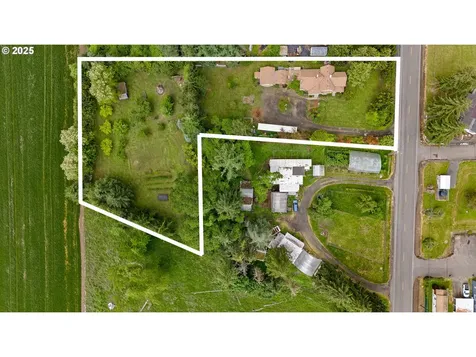 1735 Pine Street Silverton OR 97381