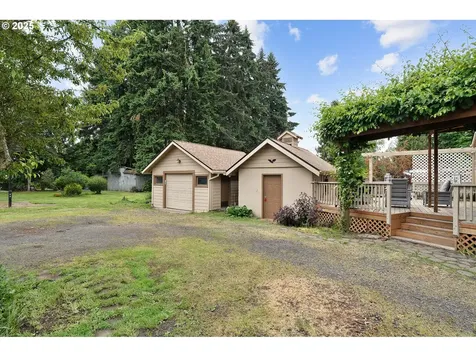 1735 Pine Street Silverton OR 97381