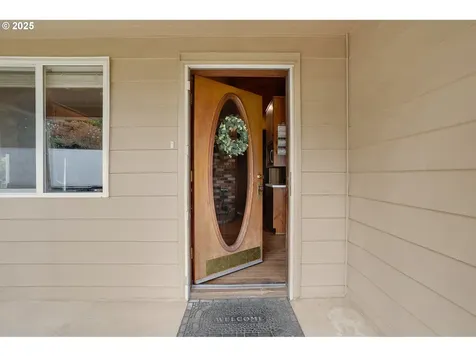1735 Pine Street Silverton OR 97381
