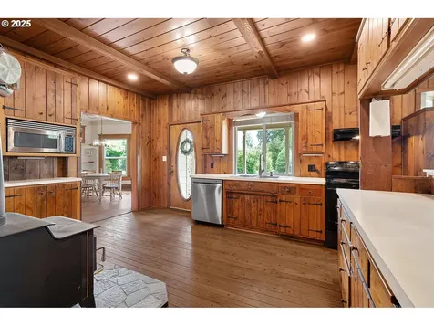 1735 Pine Street Silverton OR 97381