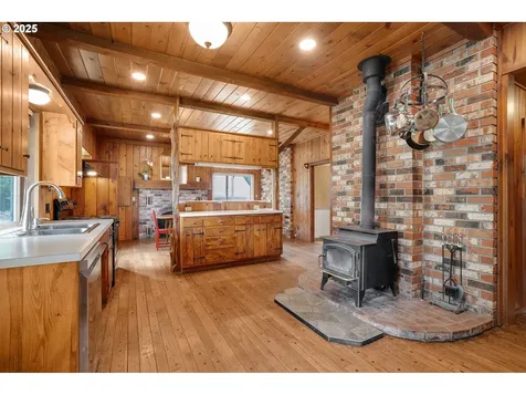 1735 Pine Street Silverton OR 97381