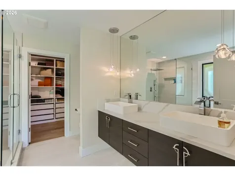 6090 Carman Drive Lake Oswego OR 97035