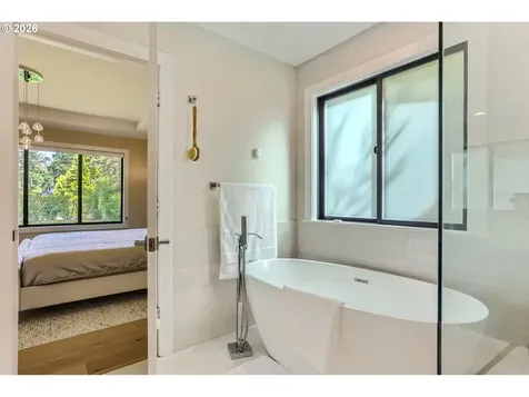 6090 Carman Drive Lake Oswego OR 97035