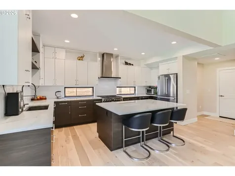 6090 Carman Drive Lake Oswego OR 97035