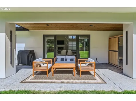 6090 Carman Drive Lake Oswego OR 97035