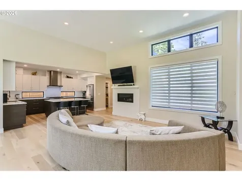 6090 Carman Drive Lake Oswego OR 97035