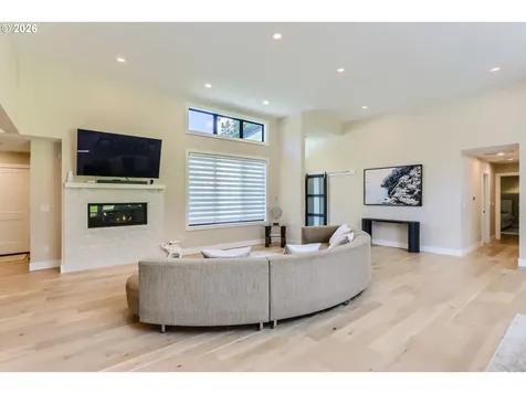 6090 Carman Drive Lake Oswego OR 97035