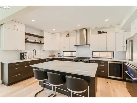 6090 Carman Drive Lake Oswego OR 97035