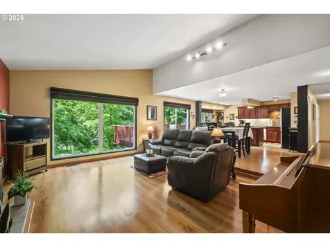 3910 SE El Camino Drive Gresham OR 97080