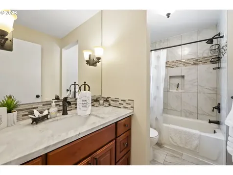 3910 SE El Camino Drive Gresham OR 97080