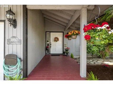 3910 SE El Camino Drive Gresham OR 97080