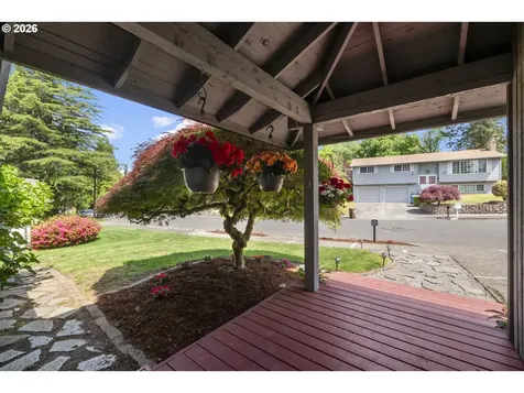 3910 SE El Camino Drive Gresham OR 97080