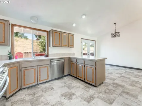 229 SW 22nd Street Troutdale OR 97060