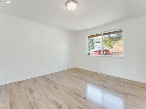 229 SW 22nd Street Troutdale OR 97060