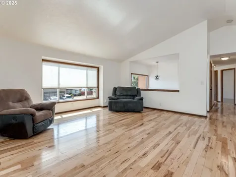 229 SW 22nd Street Troutdale OR 97060