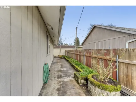 7335 SE Henderson Street Portland OR 97206