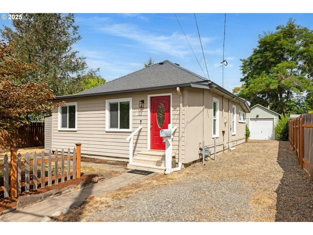 6037 SE Francis Street Portland OR 97206