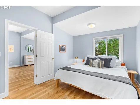 6037 SE Francis Street Portland OR 97206