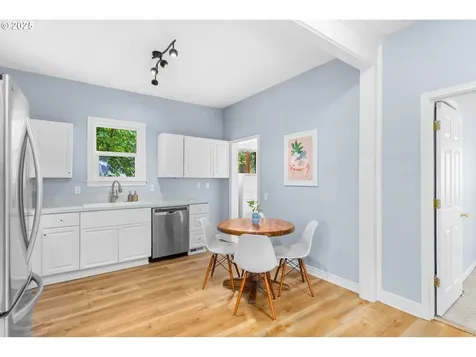 6037 SE Francis Street Portland OR 97206