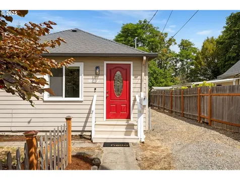 6037 SE Francis Street Portland OR 97206