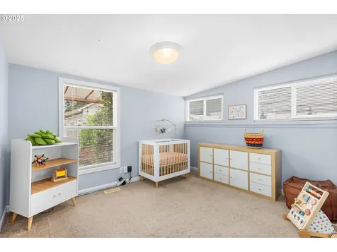 6037 SE Francis Street Portland OR 97206